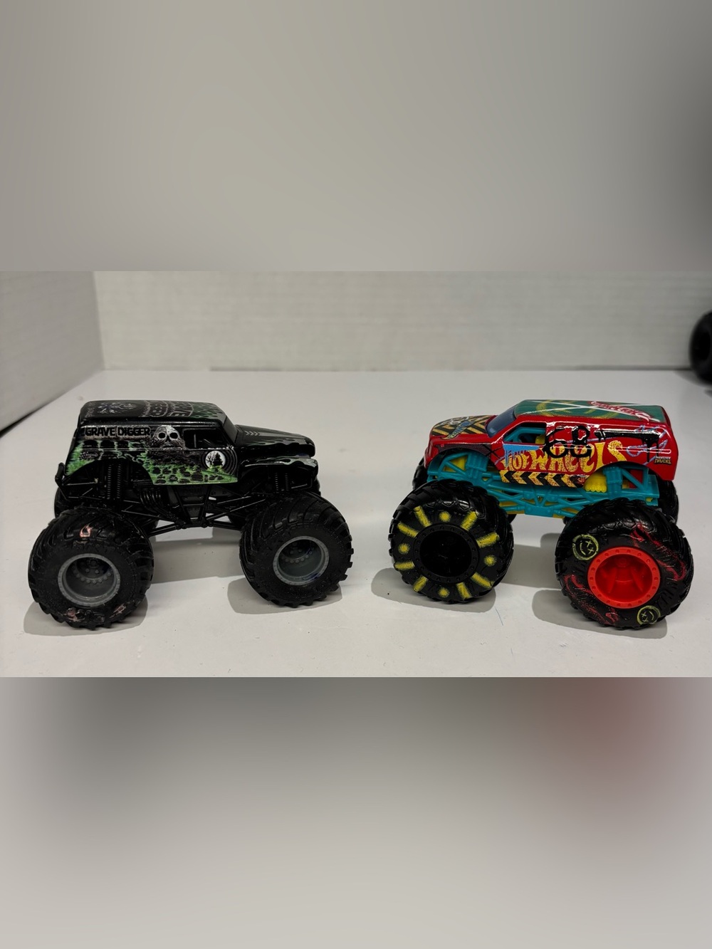 GRAVE DIGGER Hot Wheels MONSTER JAM Truck & Demo Derby #68 Loose Lot Of 2